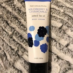 Bath & Body Works Wildberry and Chamomile Body Cream